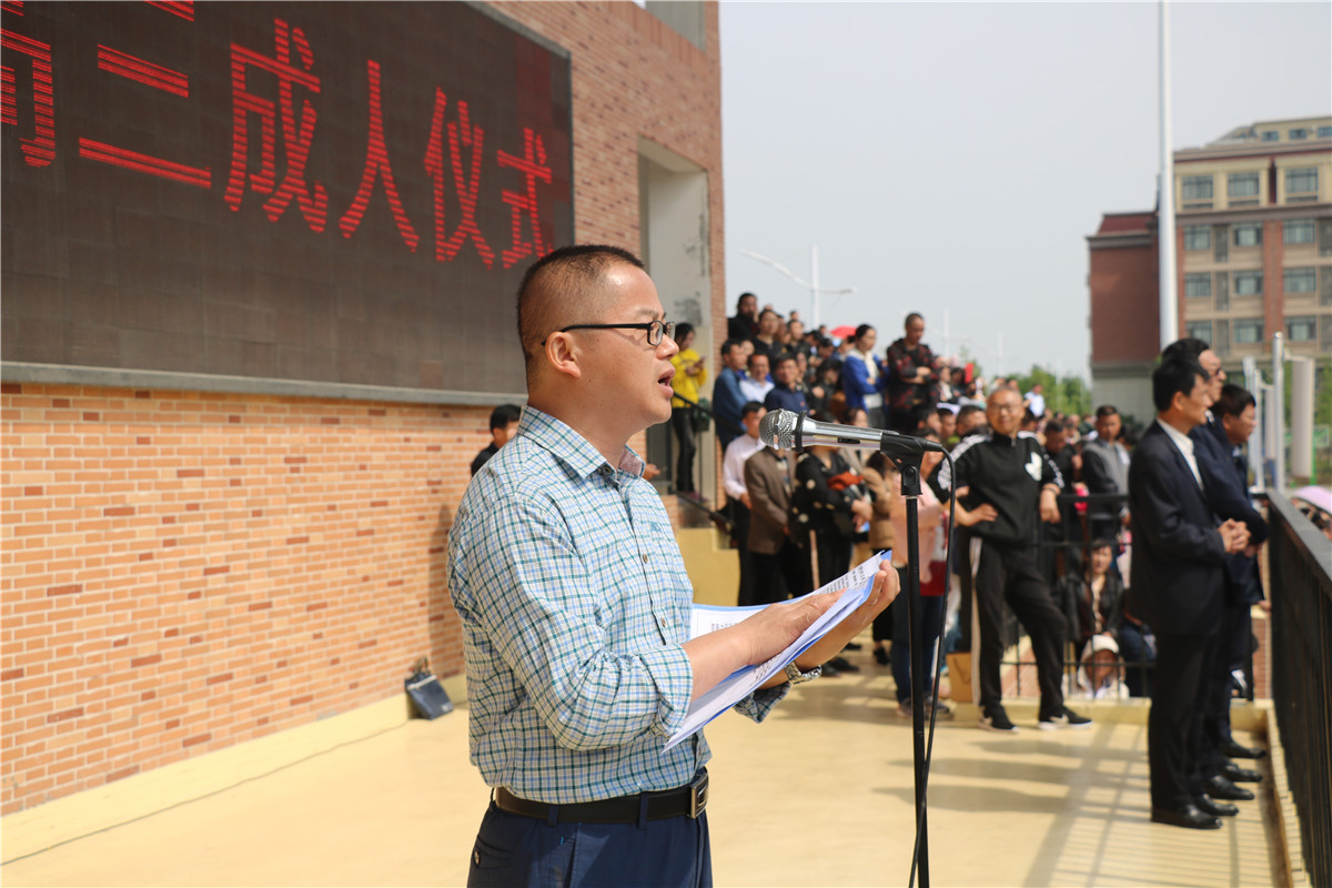 快閃唱響頌祖國(guó)  致敬青春燃激情(圖8)