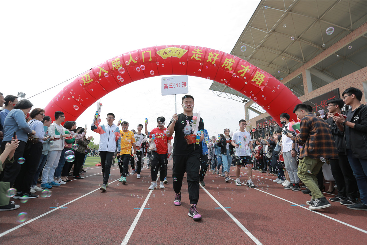 快閃唱響頌祖國(guó)  致敬青春燃激情(圖14)