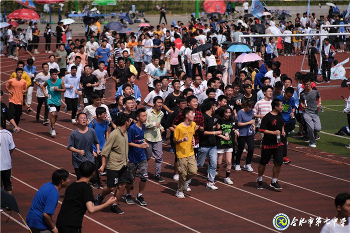 師生齊暢跑   青春共飛揚(圖3)