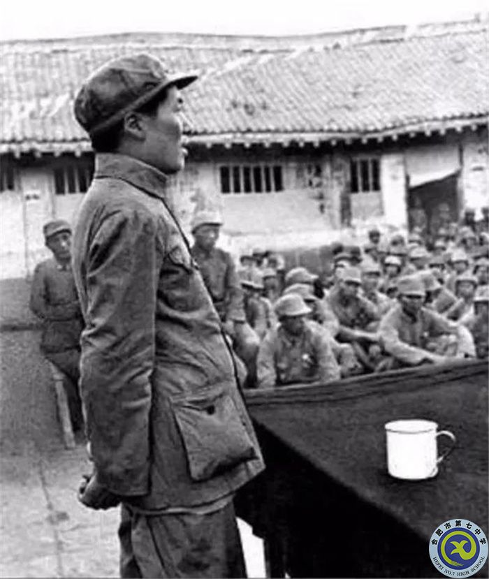 △1938年5月，毛澤東在抗日軍政大學作《論持久戰(zhàn)》報告.jpg