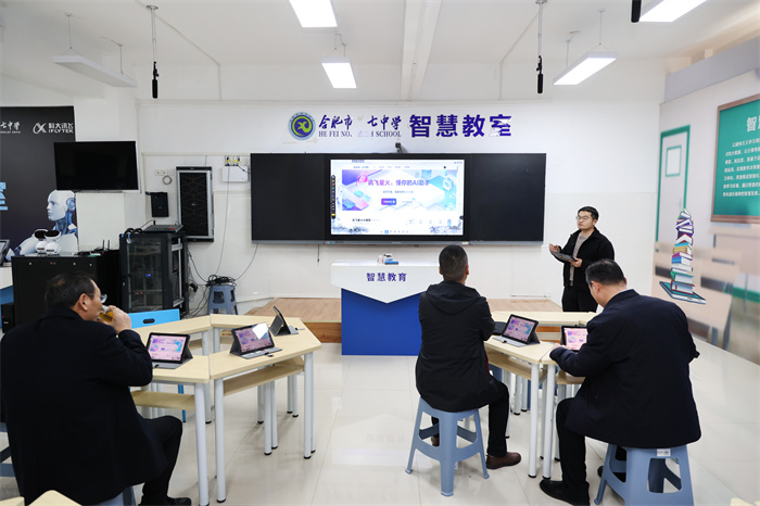 江蘇省連云港市贛榆區(qū)教育局考察團蒞臨合肥七中參觀交流(圖4)